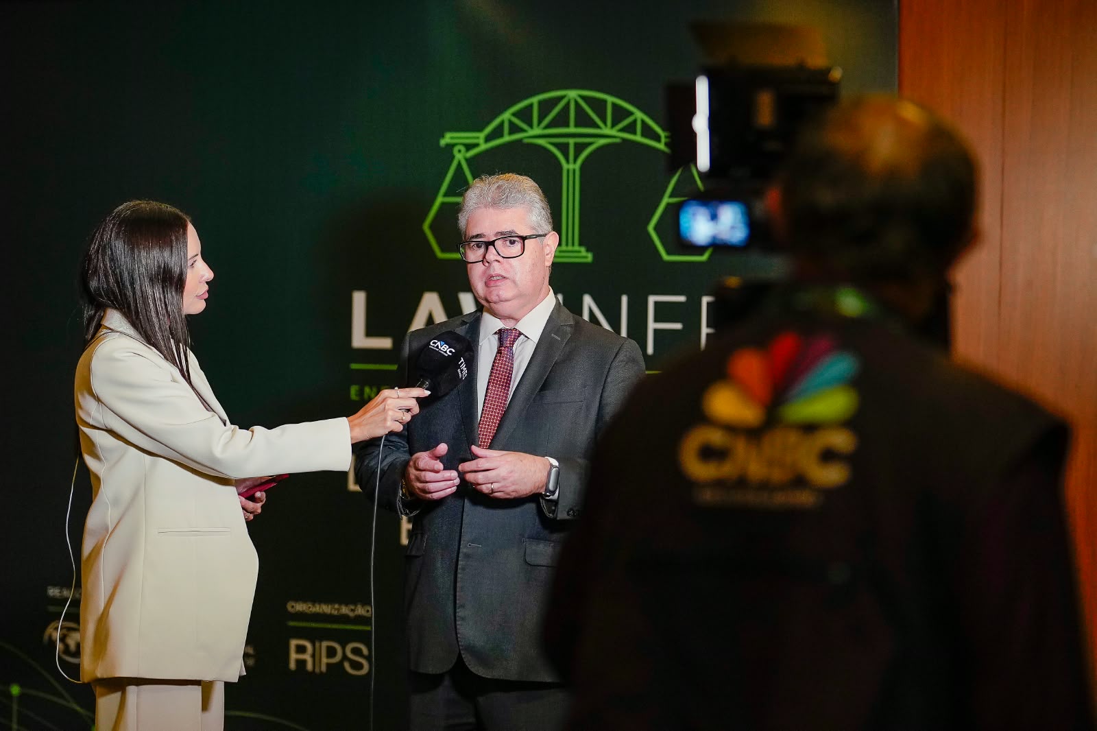 Asdrubal Júnior durante entrevista à Times Brasil CNBC no LAWINFRA Summit Brasília 2026